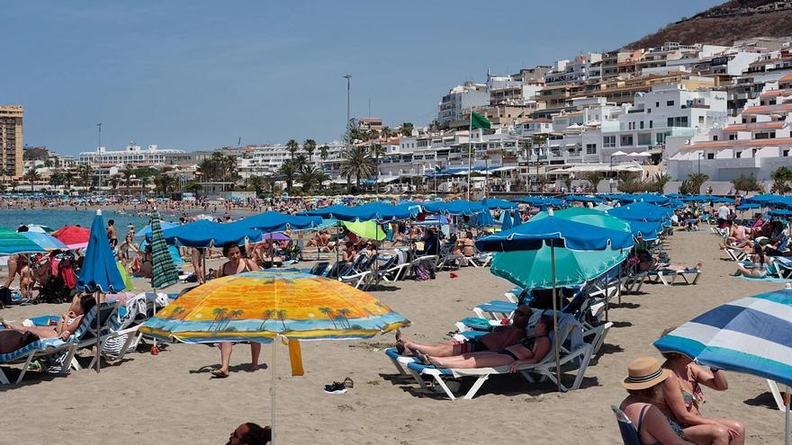 Full on the beaches of the South of Tenerife at Easter