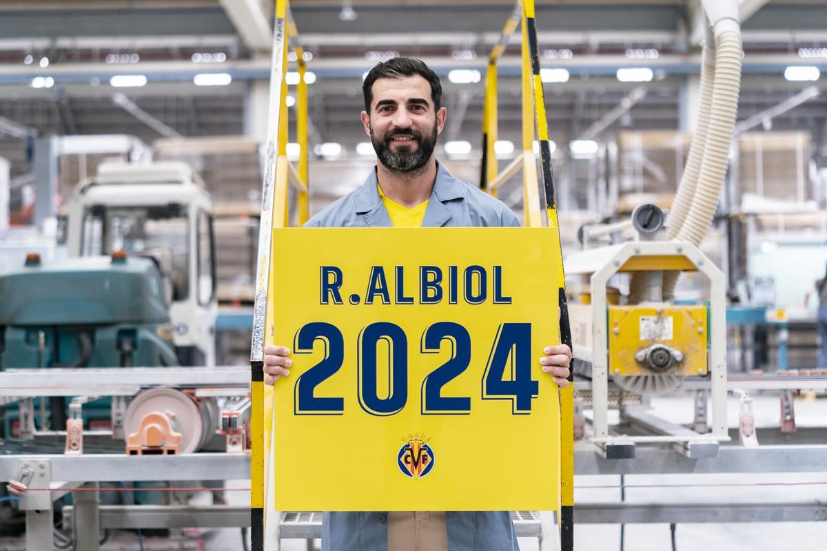 Albiol, cuando renovó en 2023 hasta junio del 2024.