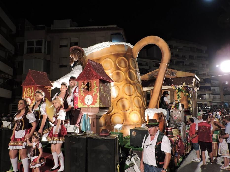 La bahía de Águilas se transforma en un gran teatro en su Carnaval de verano