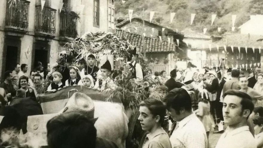 Una de las imágenes de la muestra. | HERMANDAD DE FIESTAS DE SAN BARTOLOMÉ DE BAIÑA