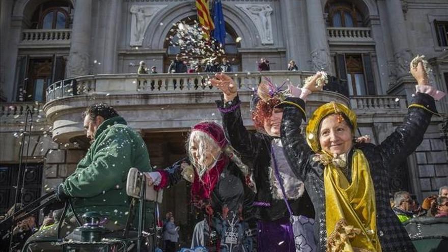 Las Reinas Magas le &#039;ganan&#039; a VOX la Plaza del Ayuntamiento de Valencia