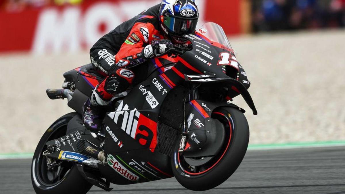 Viñales, ahir al damunt de la seva Aprilia. | EFE/VINCENT JANNINK