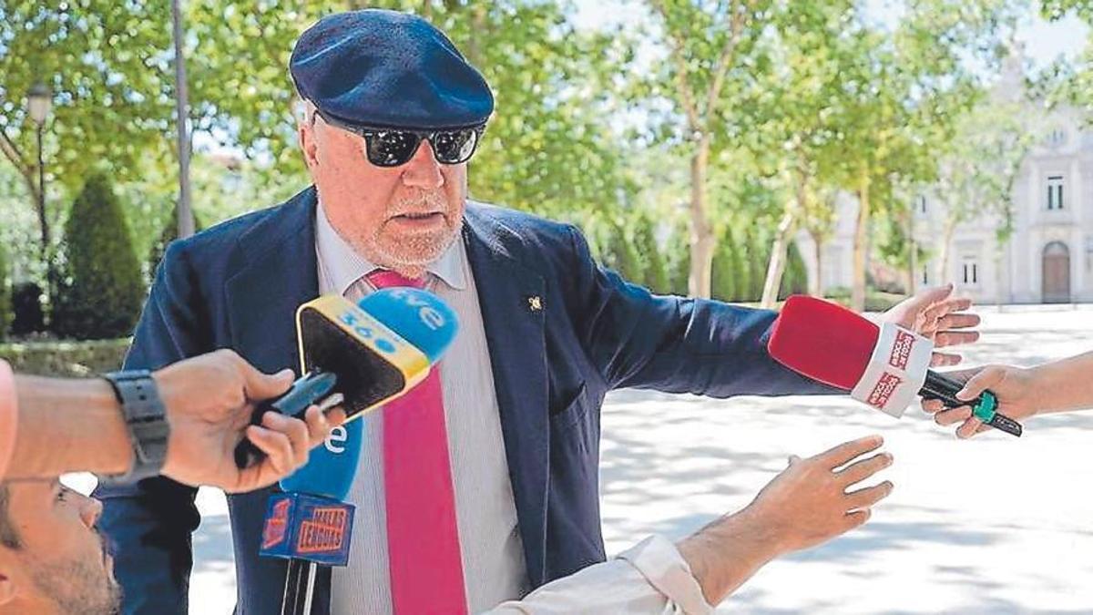 José Manuel Villarejo, excomisario, a la salida de la Audiencia Nacional.