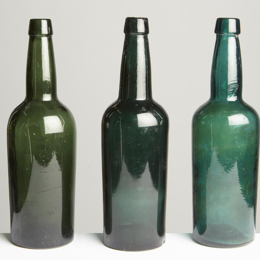 Botellas de sidra de la fabrica de vidrios La Industria de Gij�n Xix�n 1.jpg