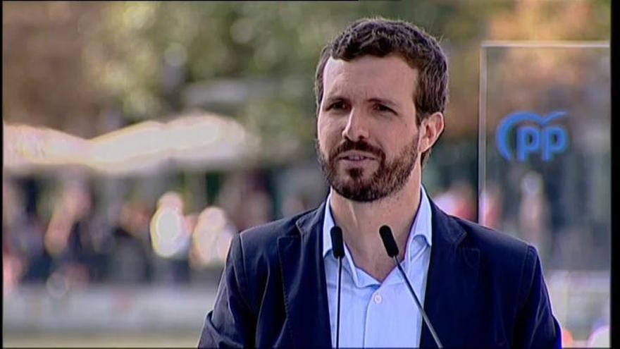 Casado compara a Sánchez con un pirómano que provoca un incendio