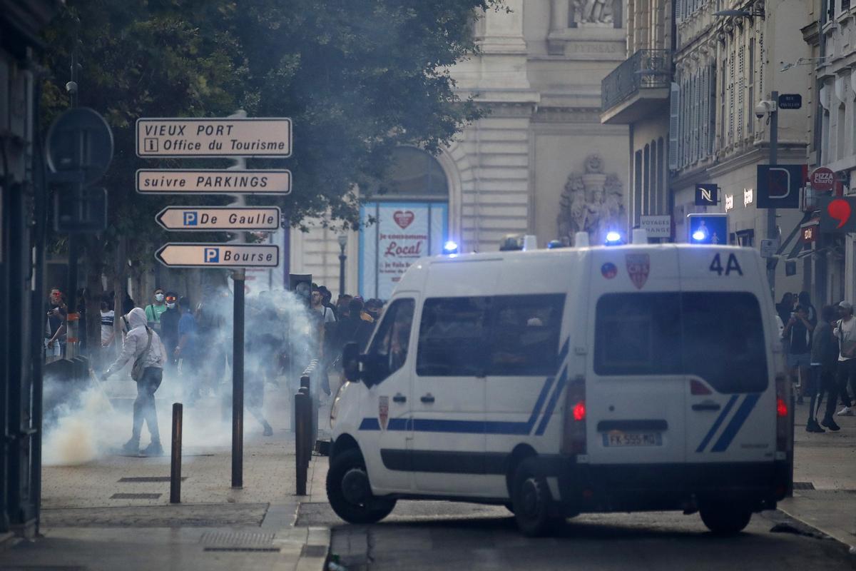 Los disturbios se extienden por Francia en la cuarta noche de protestas