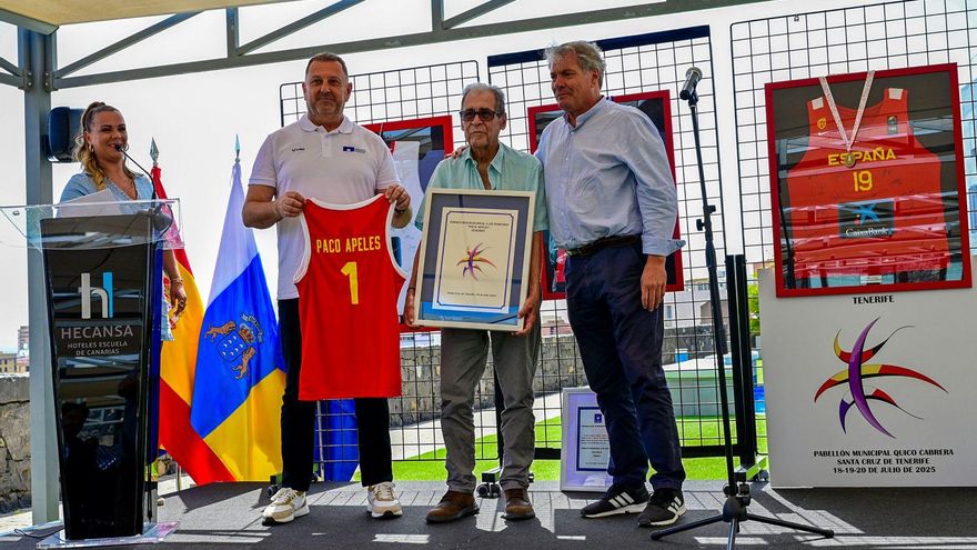 Homenaje a Paco Apeles: el basket tinerfeño brinda un merecido reconocimiento a su brillante trayectoria en los banquillos
