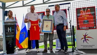 El basket tinerfeño homenajea a una de sus figuras mas emblemáticas