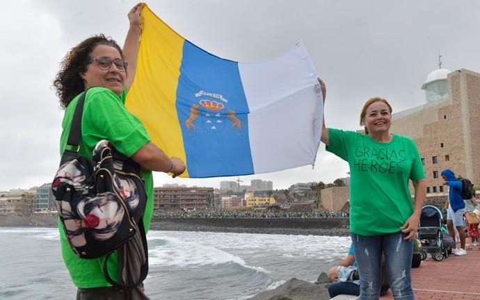 23-08-2019 LAS PALMAS DE GRAN CANARIA. Cadena humana en el paseo de Las Canteras contra el incendio  | 23/08/2019 | Fotógrafo: Andrés Cruz