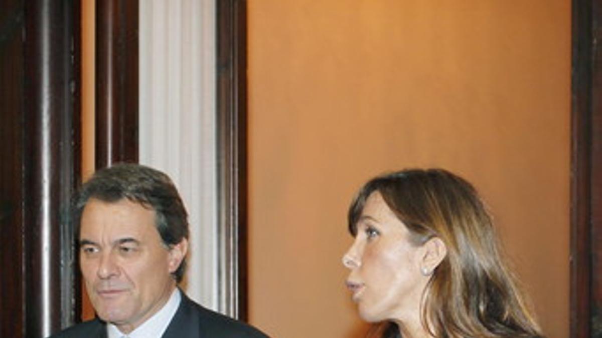 Artur Mas y Alicia Sánchez-Camacho, en un descanso del pleno del Parlament, este miércoles.