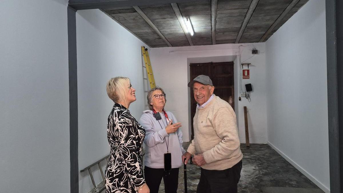 Visita al nuevo 'casal solidari'.