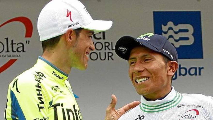 Alberto Contador, segon classificat, felicita el campió Nairo Quintana