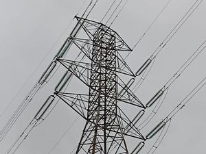 Torre de alta tensión de transporte de electricidad. 