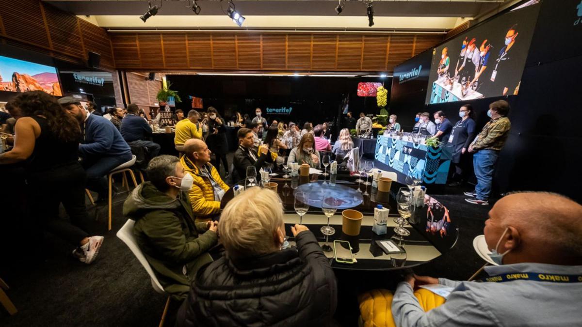 El estand de Tenerife en Gastronómika 2021 registró un gran lleno ayer como muestra la imagen.