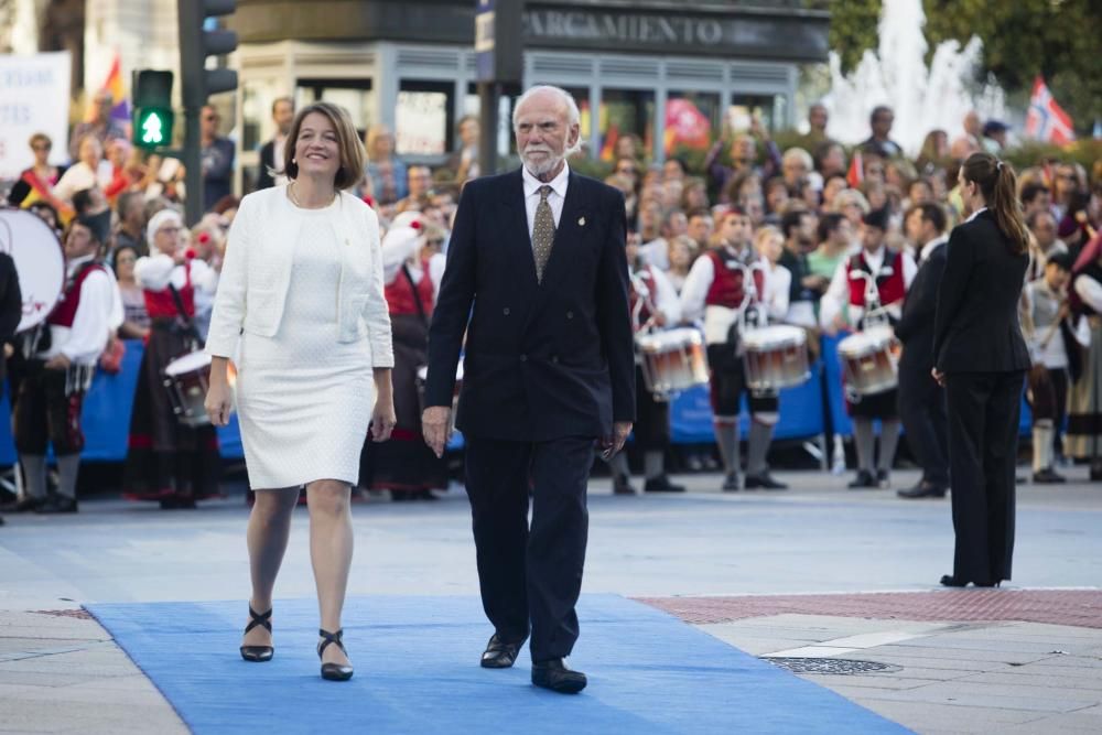 Desfile de los Reyes, personalidades y premiados en la alfombra azul