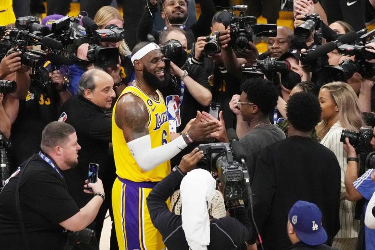 Las mejores imágenes de la noche histórica de LeBron James