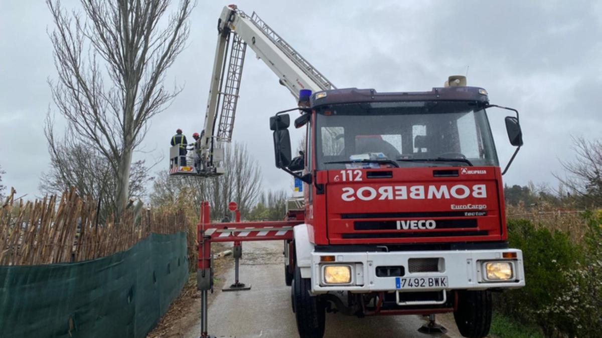 Una actuacion de Bomberos Benavente en la comarca.