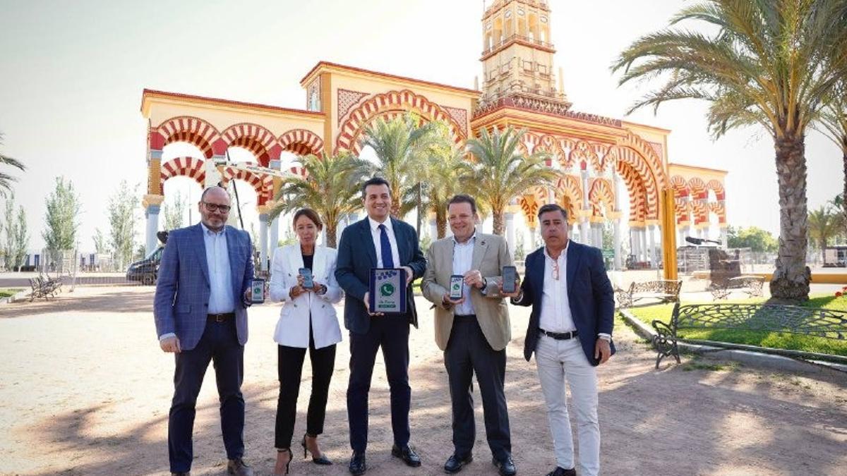 Bernardo Jordano, Marián Aguilar, José María Bellido, Julián Urbano y Miguel Ruiz Madruga muestran la aplicación en El Arenal.