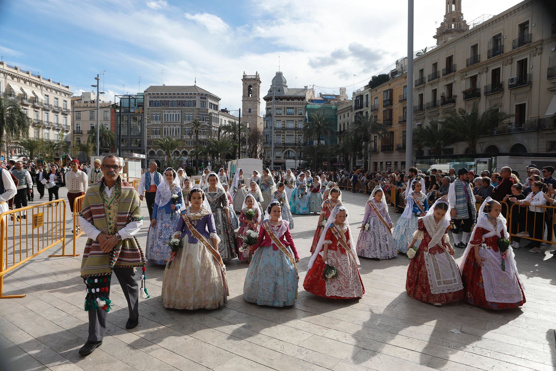 Las comisiones llegan a la Plaza de la Reina