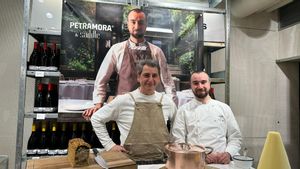 David Aragón, responsable de producto en Petramora y Pablo Laya, chef ejecutivo de Saddle.