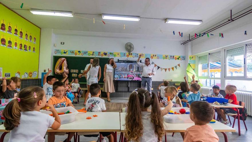 Las ayudas para la compra de material escolar llegan a 1.078 familias de Benidorm