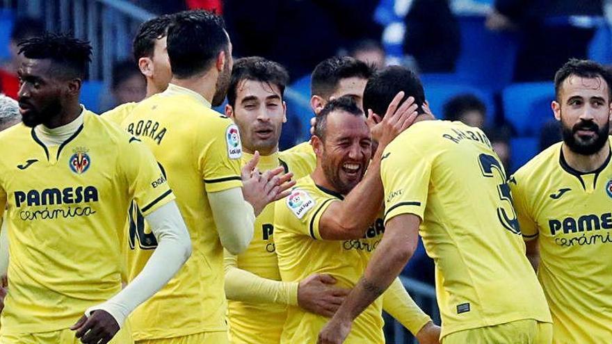 Los jugadores del primer equipo celebrando un gol.