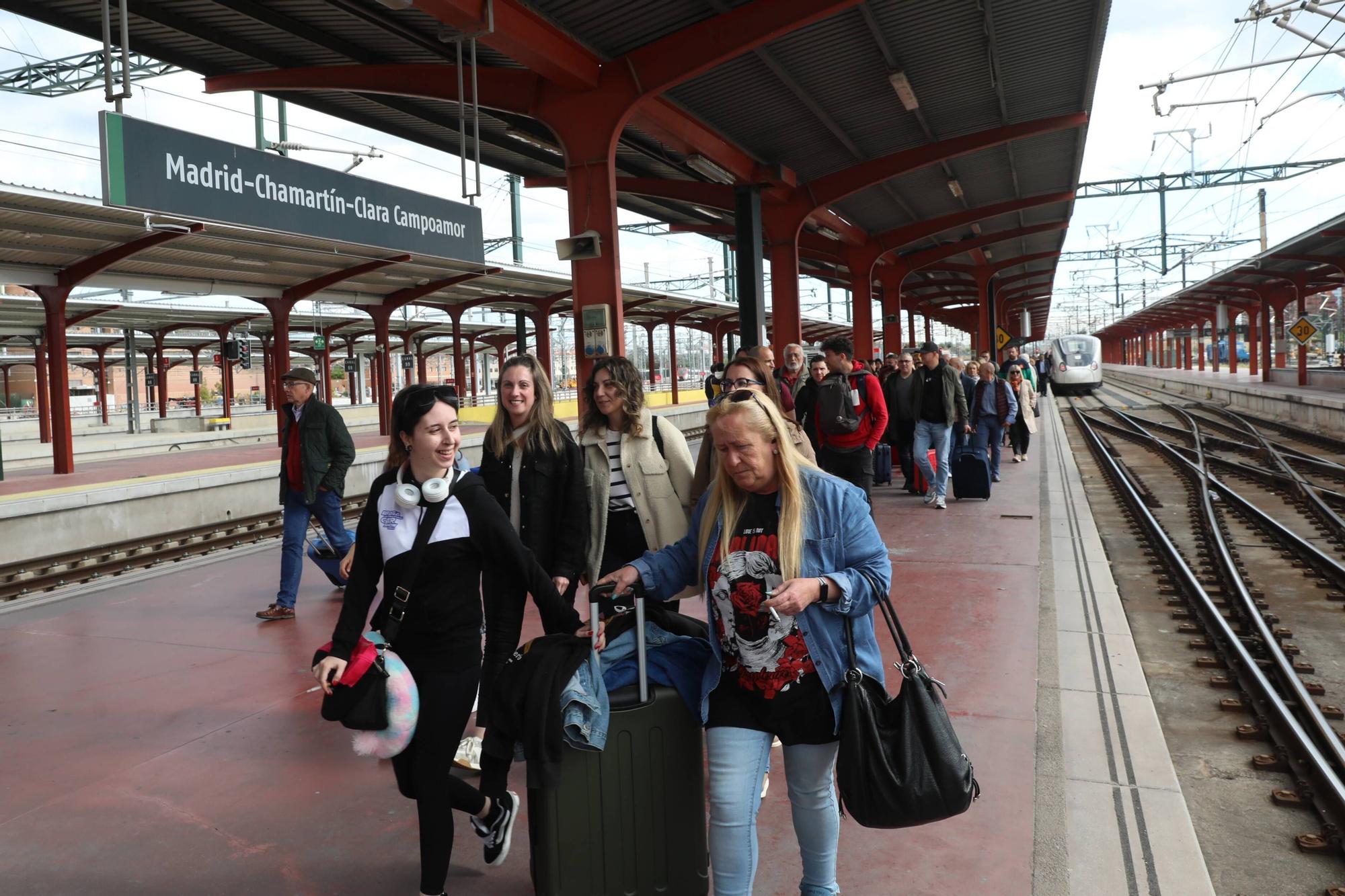 Así fue el primer viaje de un tren Avril entre Asturias y Madrid.