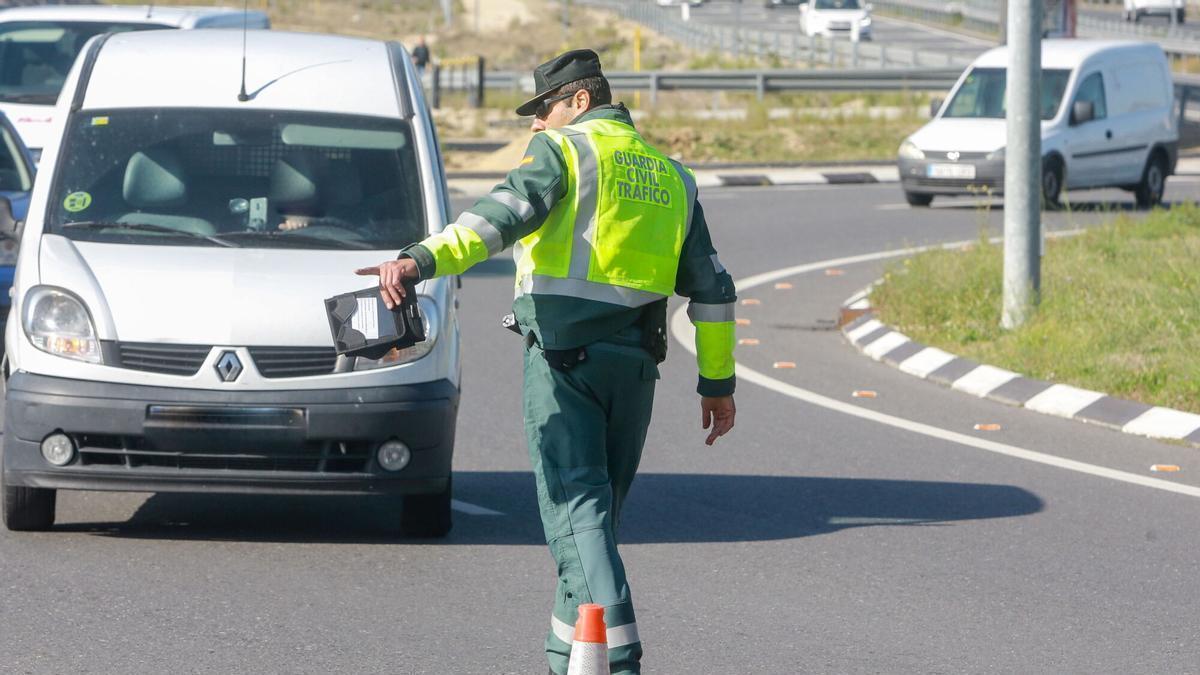La Guardia Civil extrema la vigilancia en carretera tras la la bajada de velocidad obligatoria a 80 kilómetros por hora: multas de hasta 200 euros