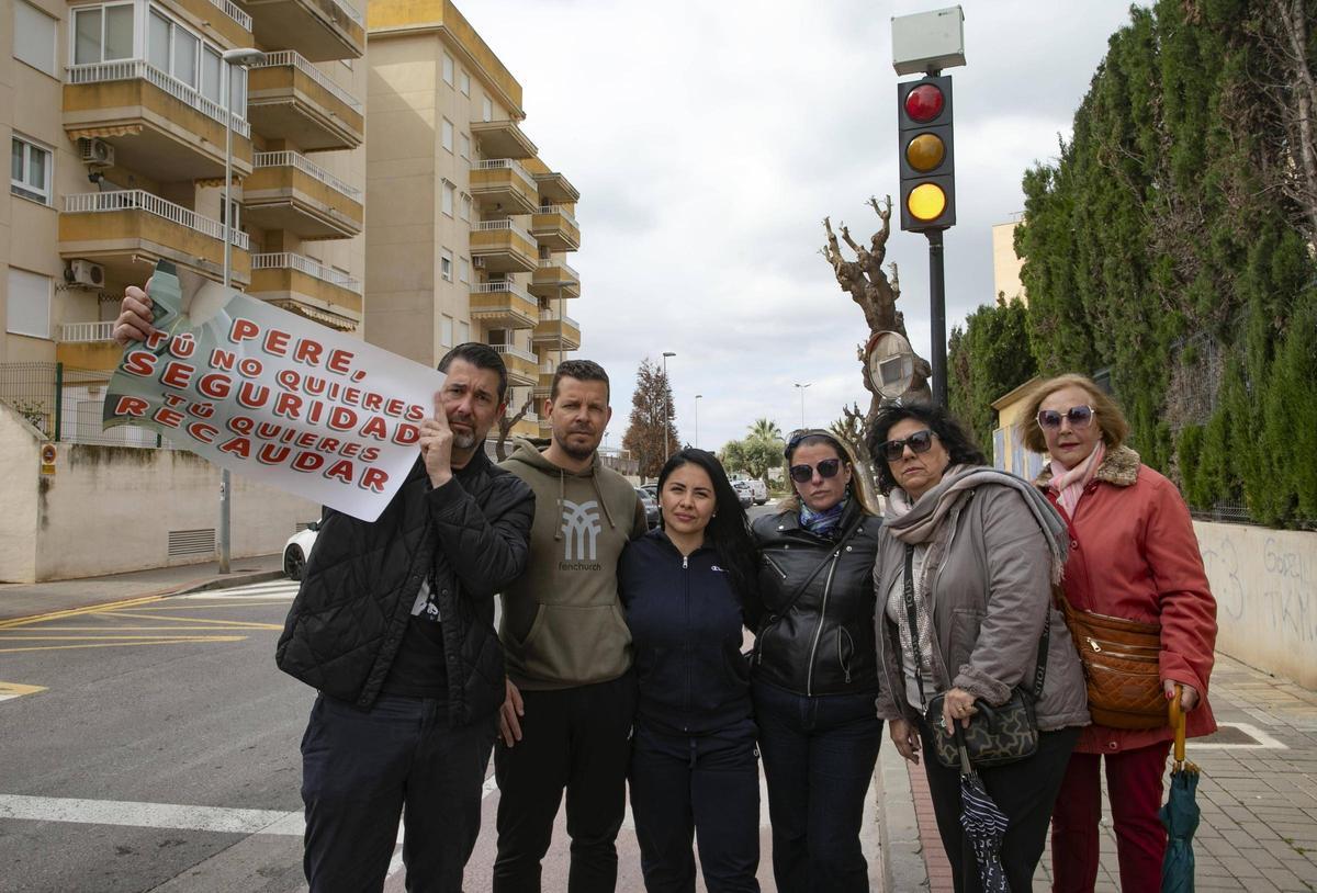 Afectados por las multas e integrantes de la plataforma.