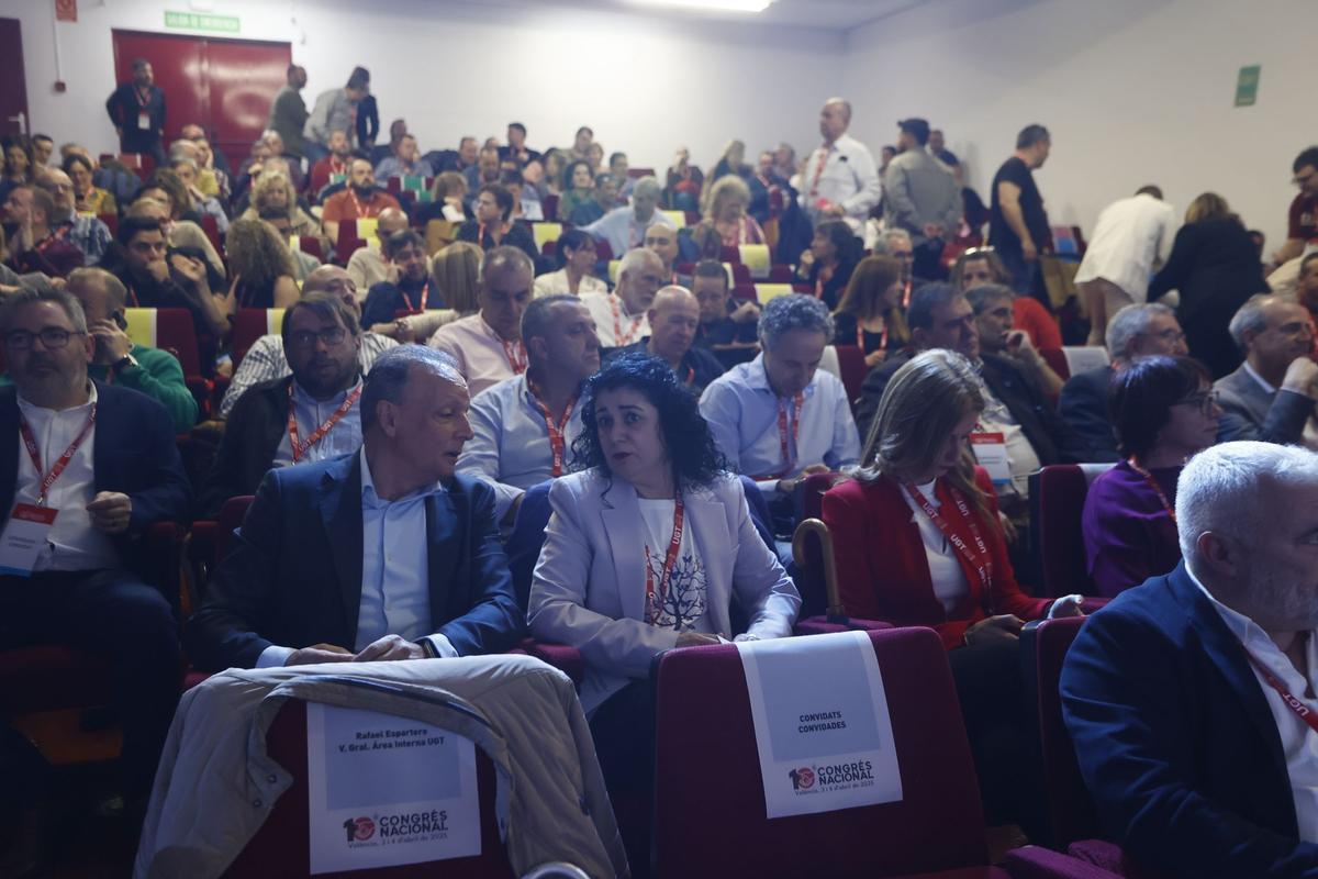 Salvador Navarro, presidente de la CEV, entre los invitados al congreso de la UGT-PV