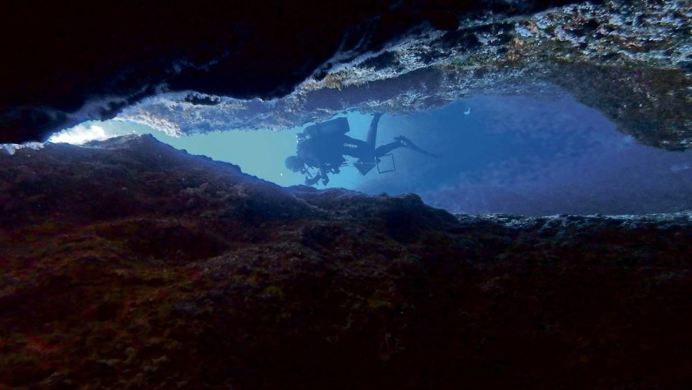 El litoral mallorquín alberga cuevas y paisajes de ensueño.