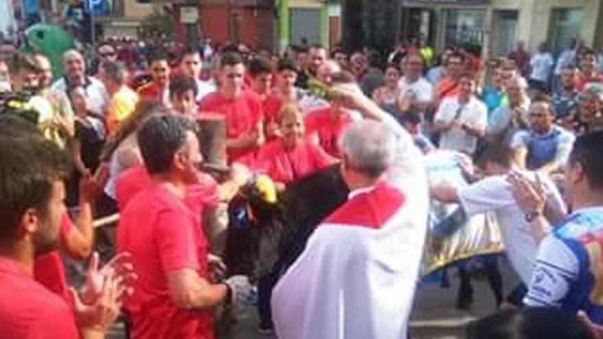 La bendición de un toro pone el punto final a las fiestas del patrón de Moixent