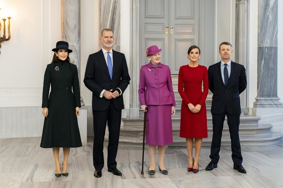 Los Reyes de España junto a la reina Margarita de Dinamarca (en el centro) y los príncipes herederos, Federico y Mary, durante la visita oficial de los españoles el apsado mes de noviembre.