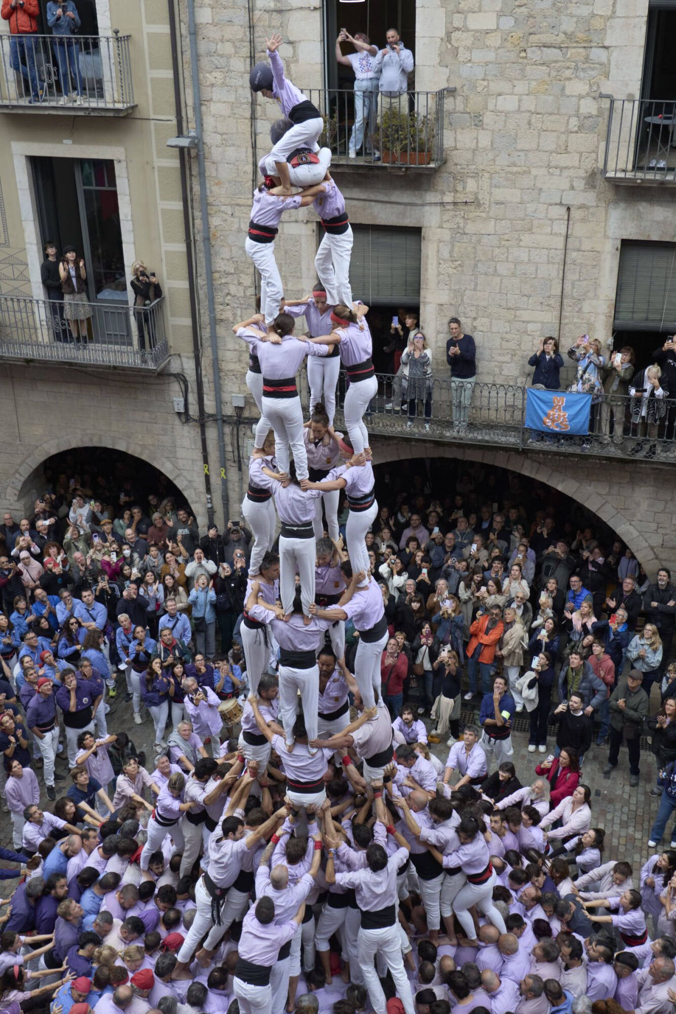 Diada Cartelera amb Els Marrecs de Salt, Capgrossos i Minyons de Terrassa a la plaça del Vi.
