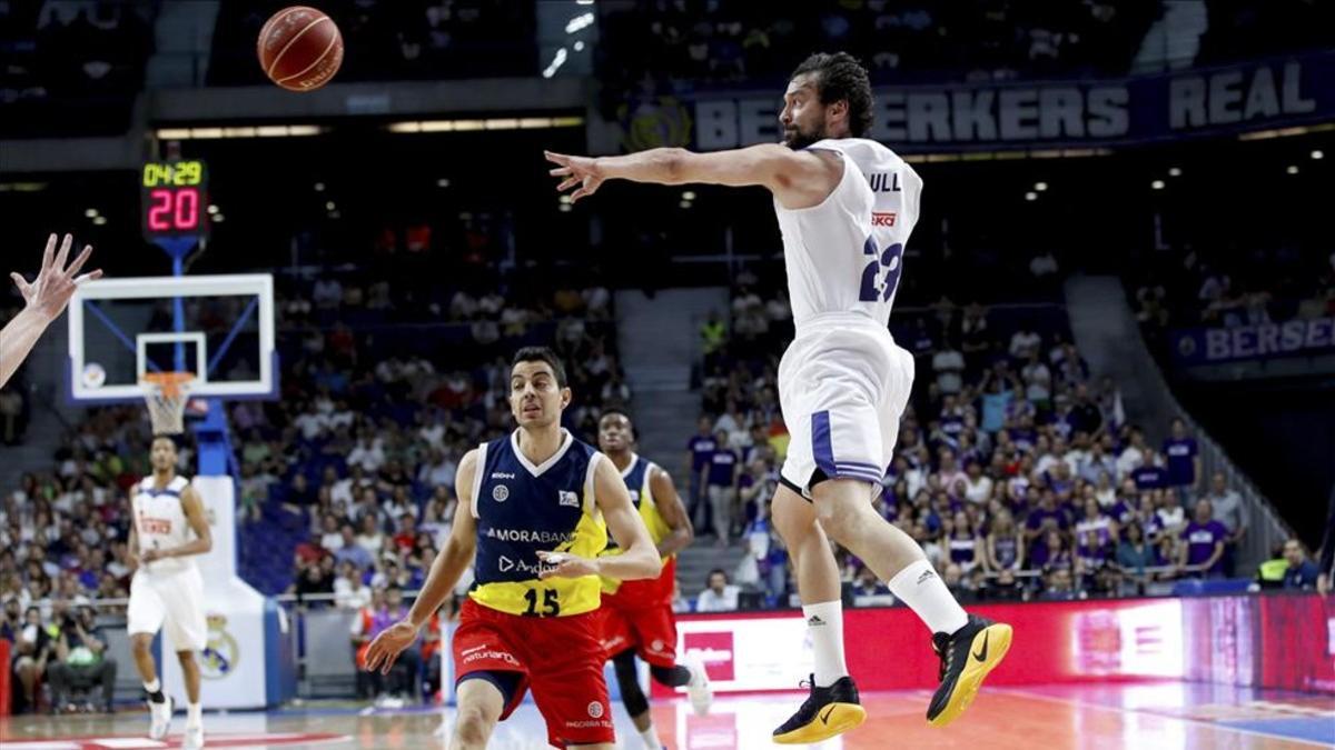 Con 15, Llull batió el récord de asistencias en un partido de 'play-off'