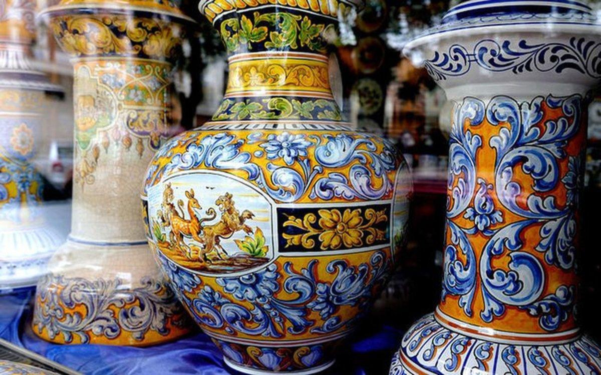 Piezas artenasanales de cerámica de Talavera.