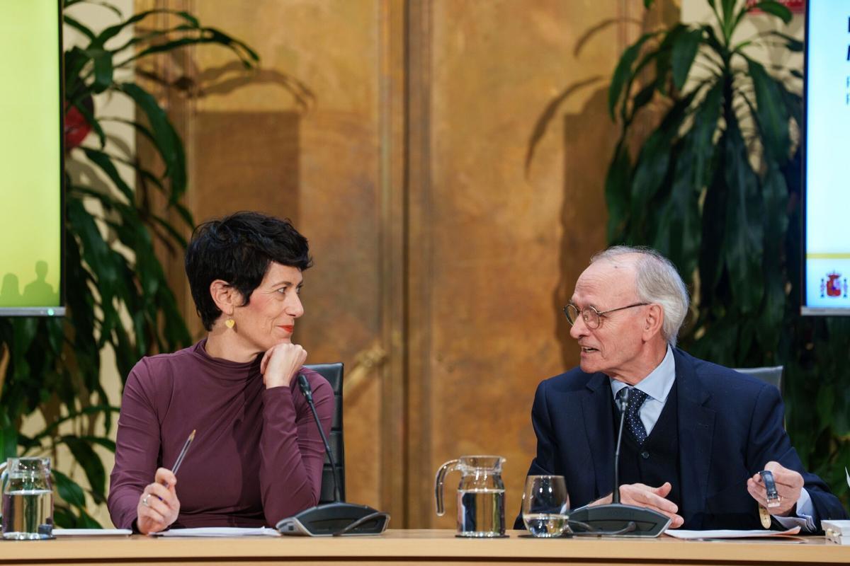 12/11/2025 La ministra de Inclusión, Seguridad y Migraciones, Elma Saiz y el presidente del Consejo Económico y Social, Antón Costas, presentan el Informe sobre la realidad migratoria en España, en la sede del ministerio, a 12 de noviembre de 2025, en Madrid (España). Se presentan las principales líneas y conclusiones del ‘Informe sobre la realidad migratoria en España: prioridades para las políticas públicas’. SOCIEDAD Matias Chiofalo - Europa Press