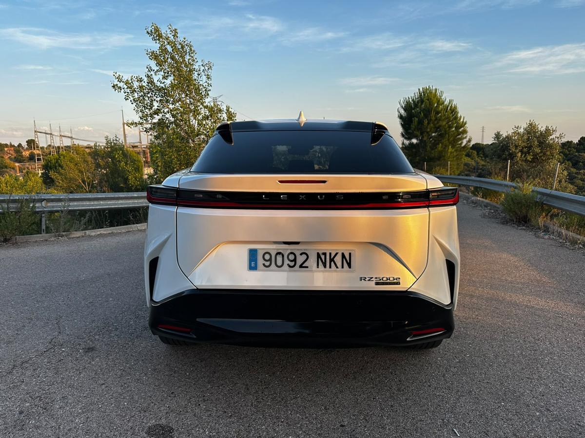 Lexus, aracın dış tasarımını neredeyse hiç bozmadan tutarak müşterilerini dinlemeye karar verdi.