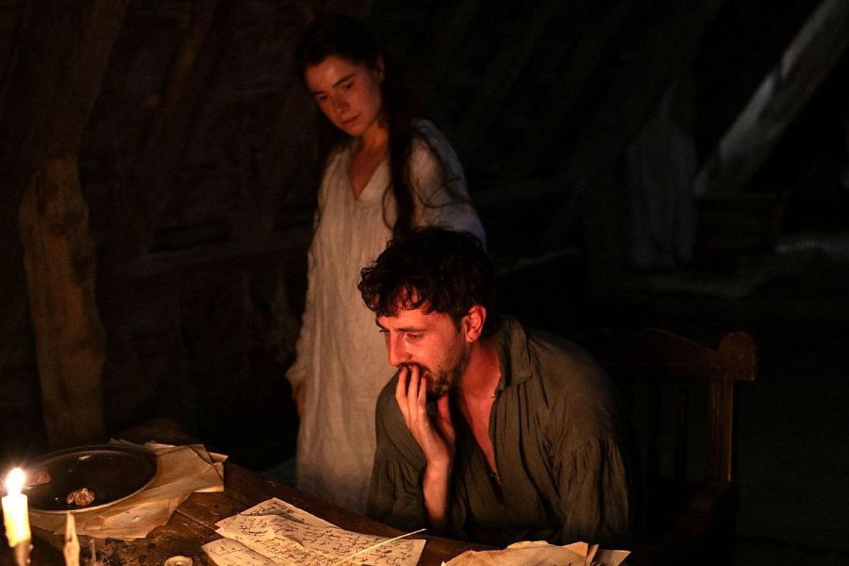 Jessie Buckley y Paul Mescal, en la película 'Hamnet'.