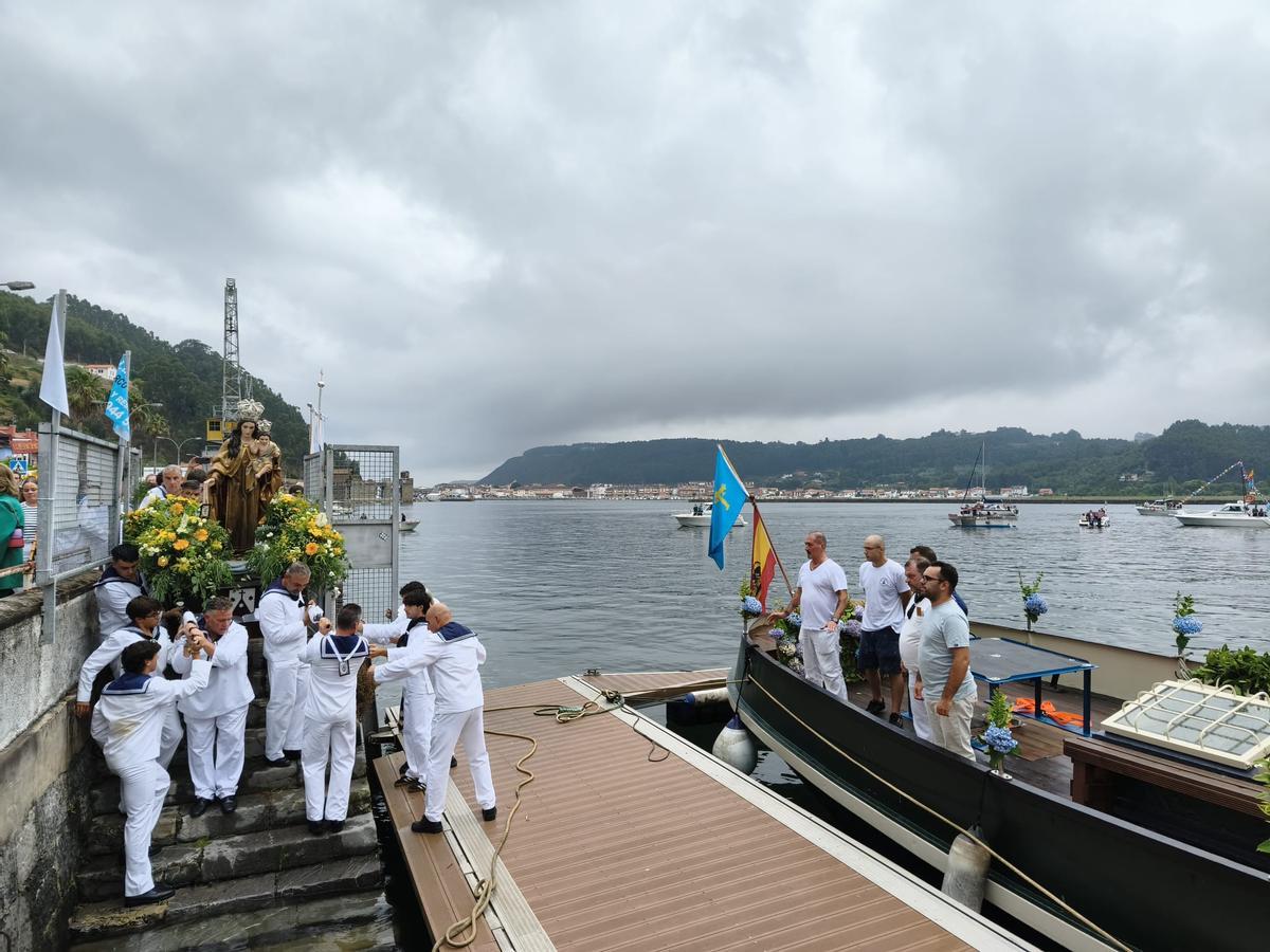Así fue la multitudinaria procesión del Carmen en San Esteban, en Muros de Nalón