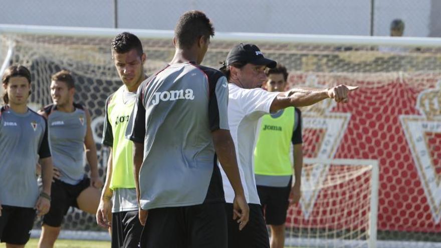 Siviero da instrucciones entre Eddy y Catalá.