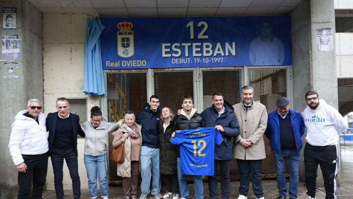 El broche de oro al centenario del Oviedo:  un carbayu, trofeos, un partido entre amigos y música hasta la madrugada