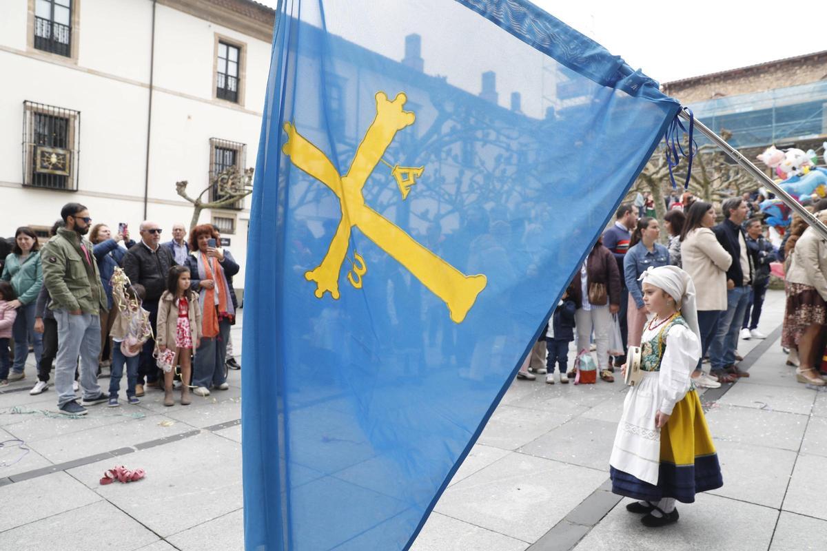 EN IMÁGENES: El desfile de carrozas del Bollo en Avilés