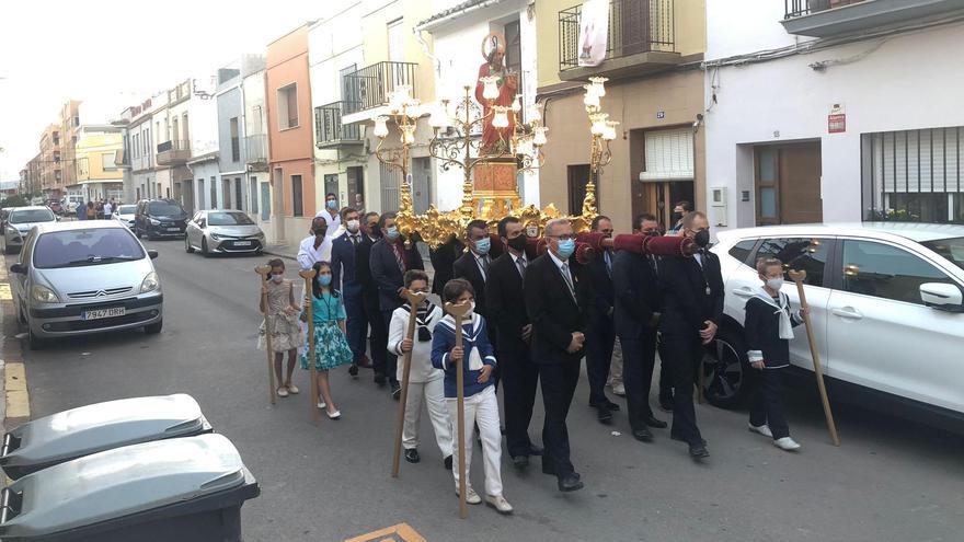 Esta procesión es posiblemente una de las más participativas de cuantas se celebran en el municipio a lo largo del año, de ahí lo atípico de la de hoy.