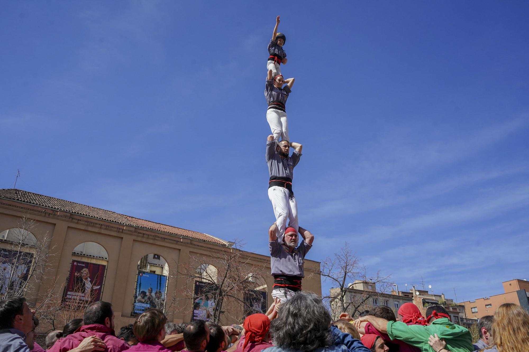 Actuació a la plaça de Sant Domènec de Manresa de la colla castellera Tirallongues amb els Castellers de Lleida i els del Riberal