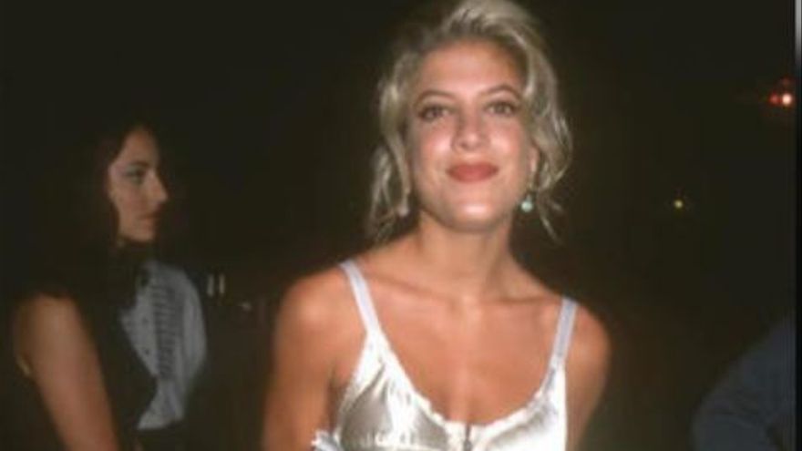 Tori Spelling, sin retoques faciales, en una imagen de los años 90, cuando participaba en 'Beverly Hills 90210. Sensación de vivir'.