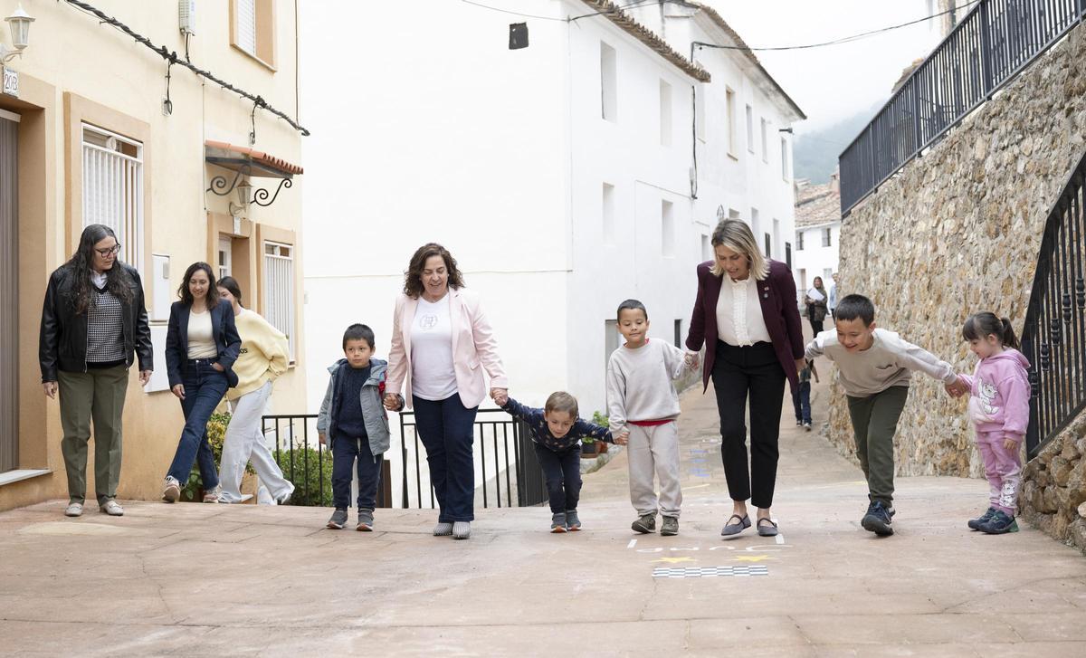 Marta Barrachina, en su visita a Luciente.