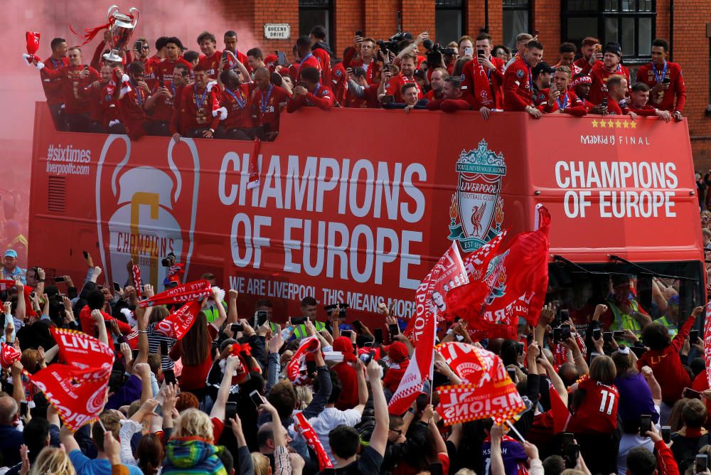 El Liverpool celebra con su afición la Champions