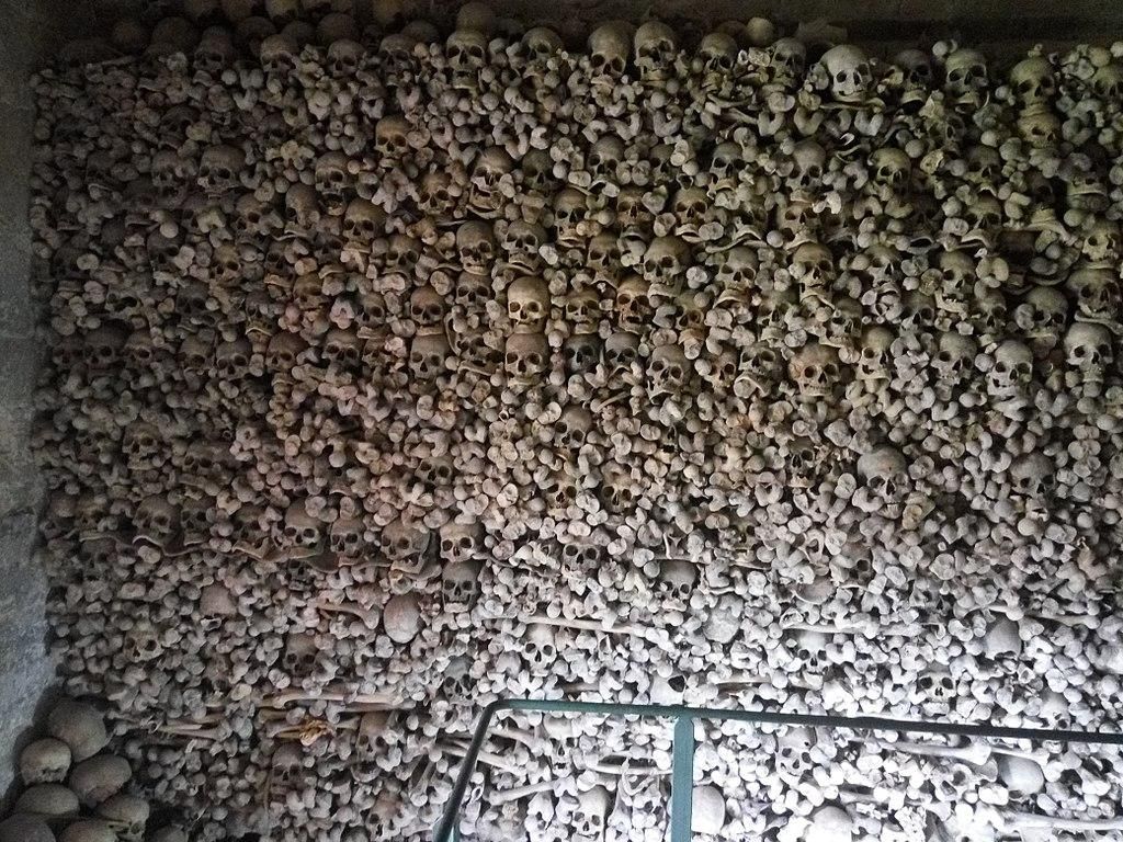 El lugar más extraño de España acoge miles de restos humanos.