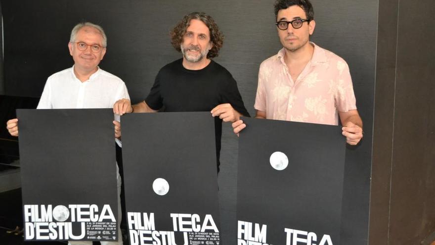 Abel Guarinos, Nacho Ruipérez e Ibán Ramón, con el cartel.